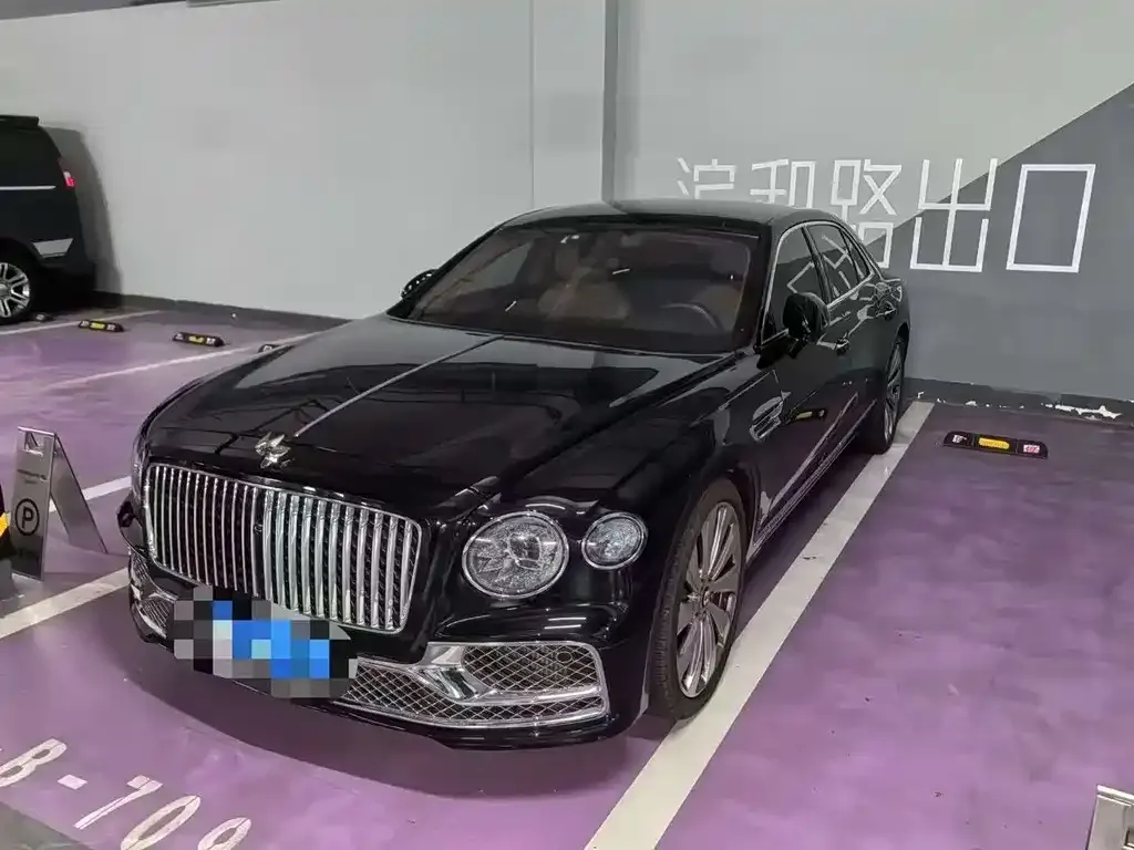 Bentley Flying Spur — фото 1