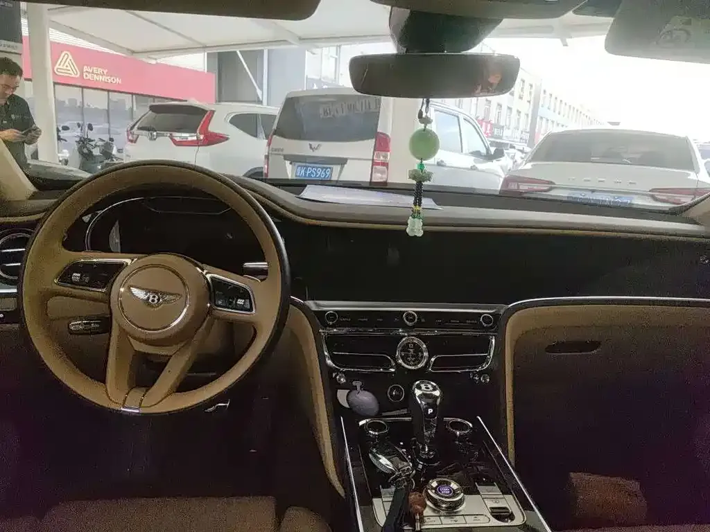 Bentley Flying Spur — фото 2