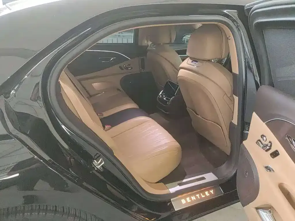 Bentley Flying Spur — фото 5