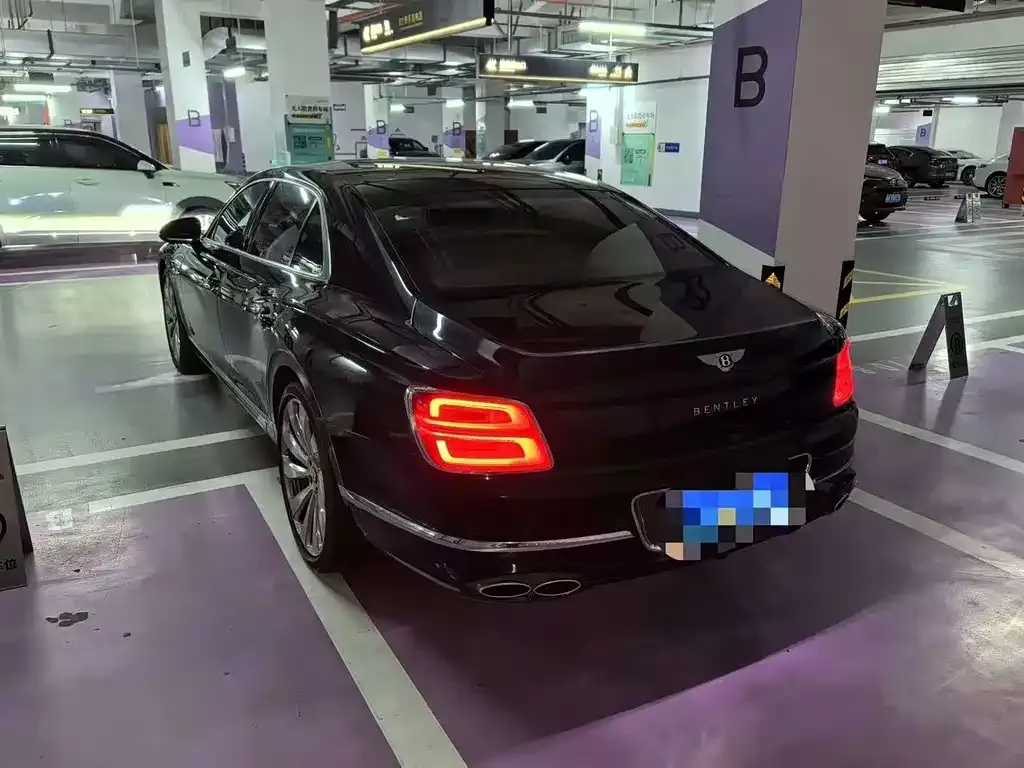 Bentley Flying Spur — фото 6