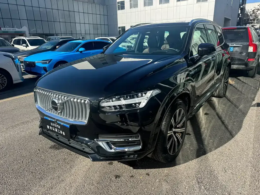 Volvo XC90 — фото 1