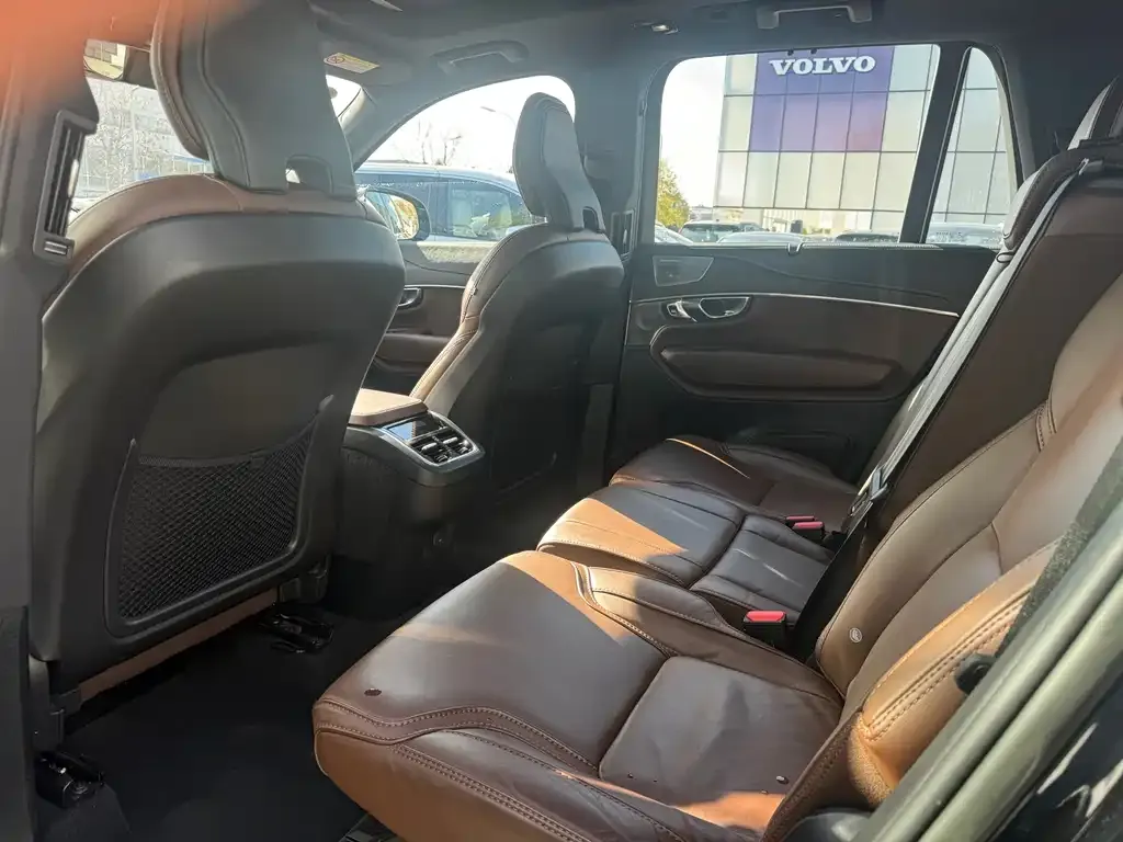 Volvo XC90 — фото 10