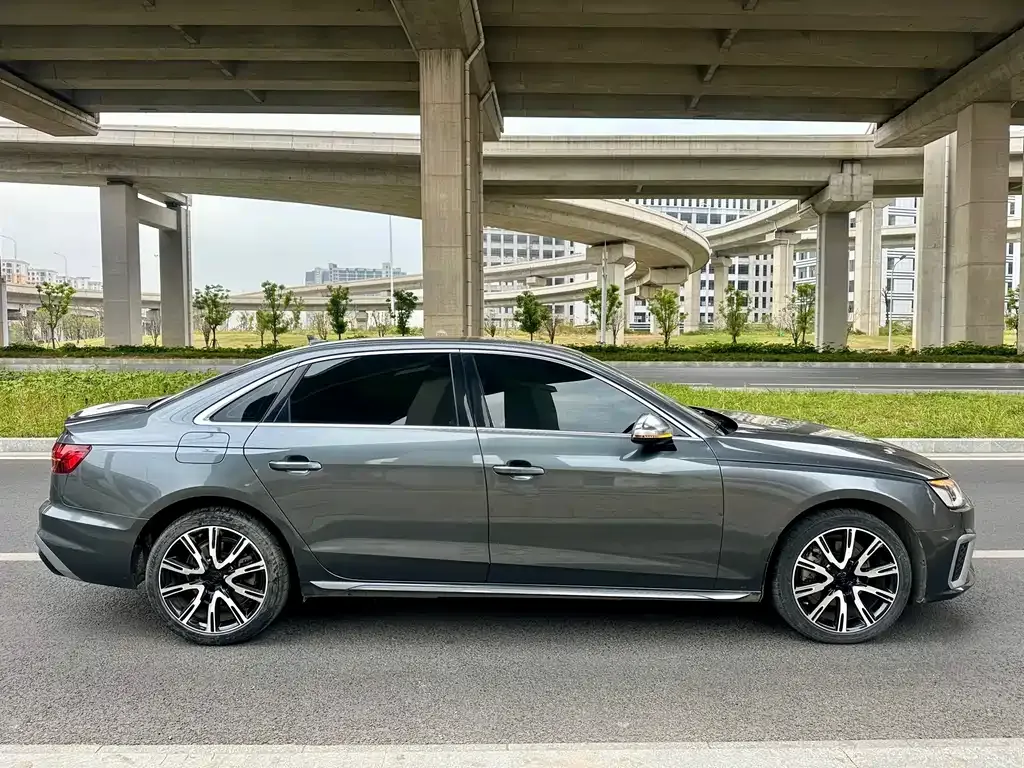 Audi A4L — фото 5