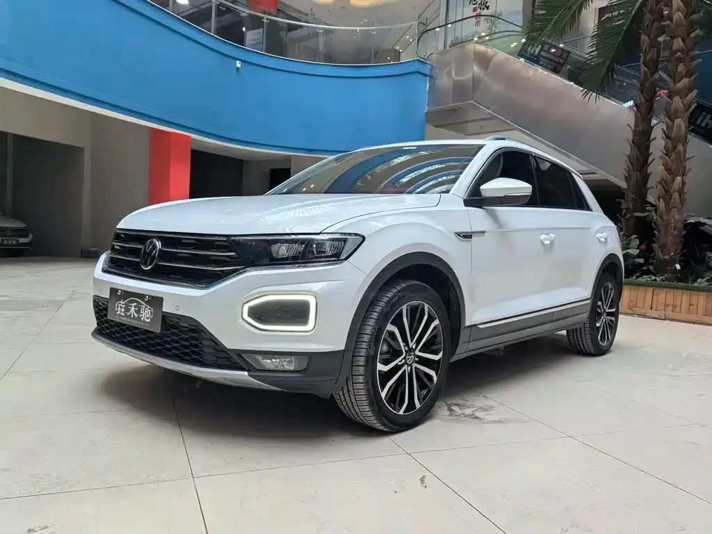 Volkswagen T-Roc — фото 1