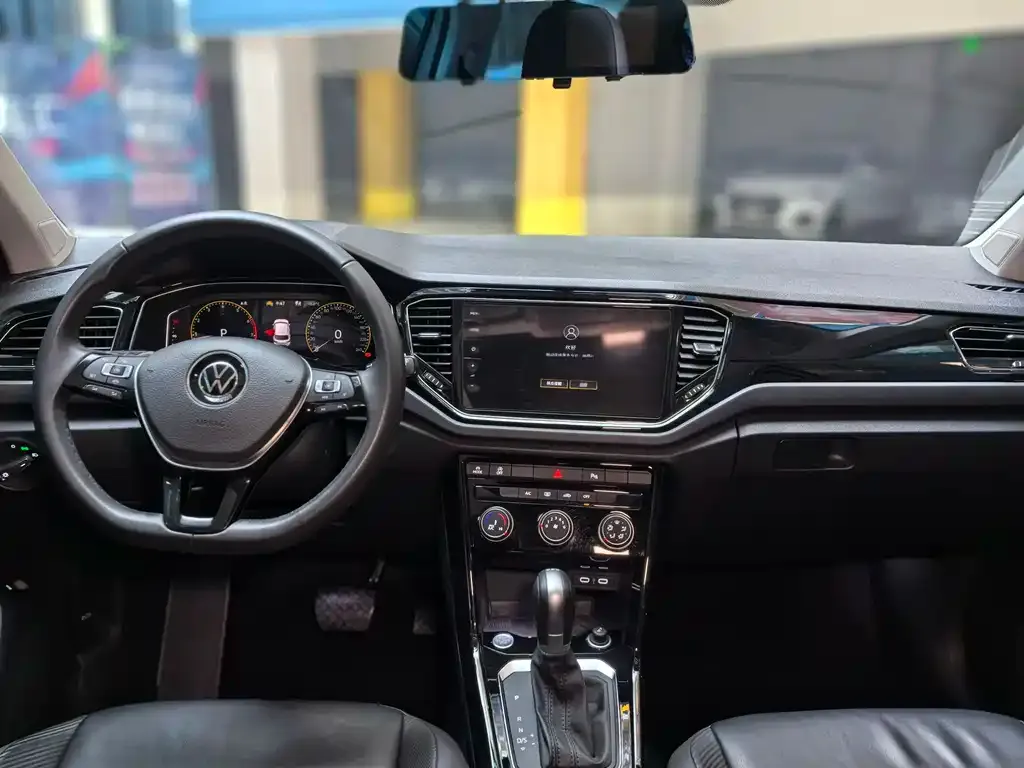 Volkswagen T-Roc — фото 5