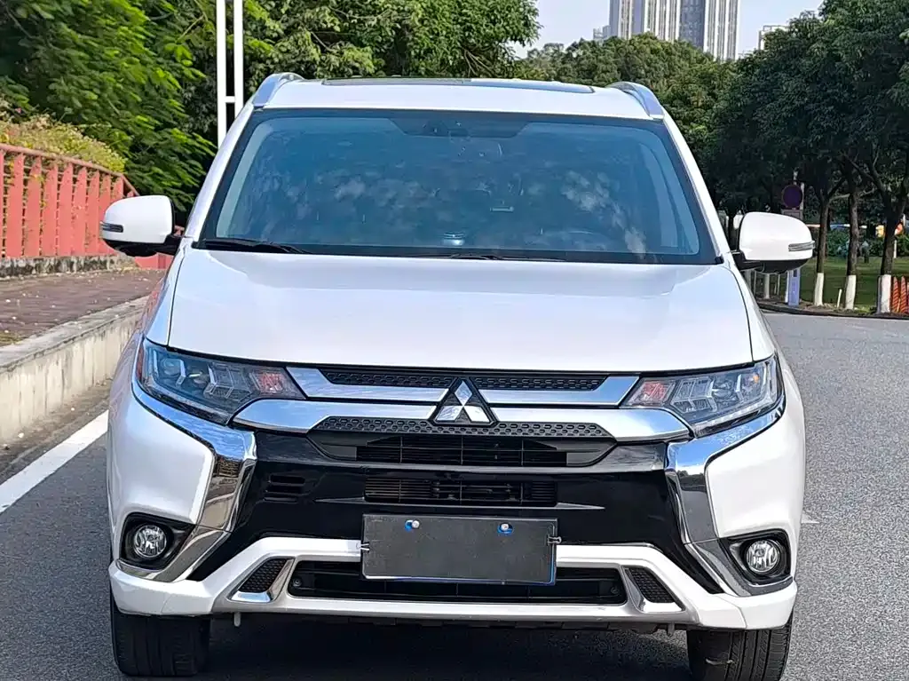 Mitsubishi Outlander — фото 3