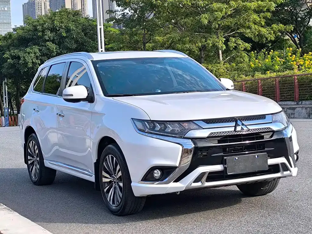 Mitsubishi Outlander — фото 4