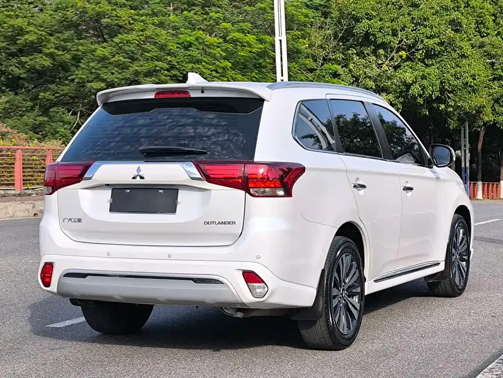 Mitsubishi Outlander — фото 6