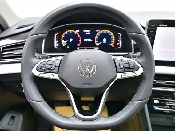 Volkswagen Tiguan L — фото 10
