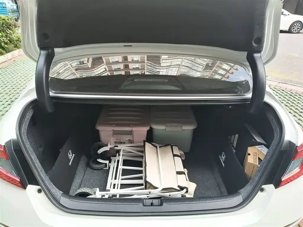 Honda Accord — фото 10