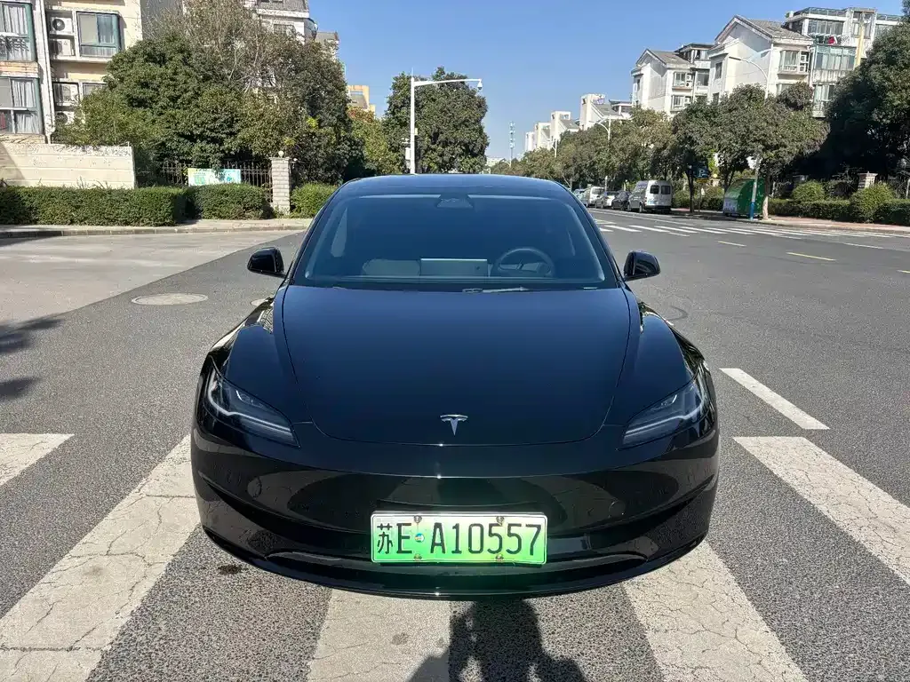 Tesla Model 3 — фото 1