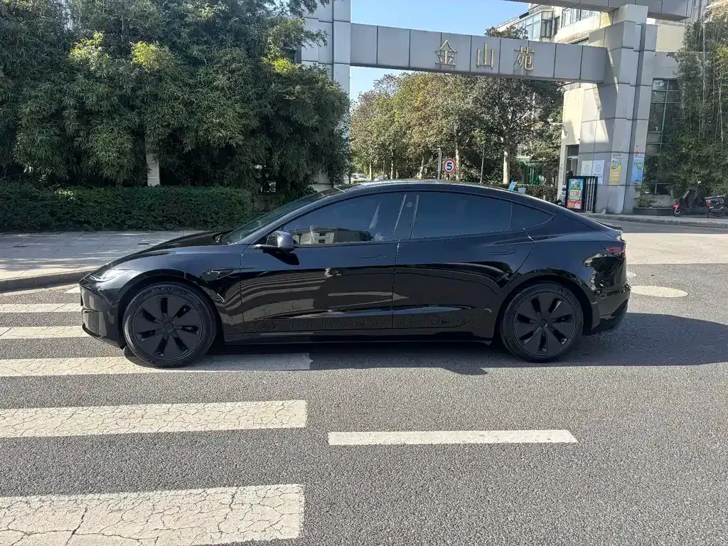 Tesla Model 3 — фото 3