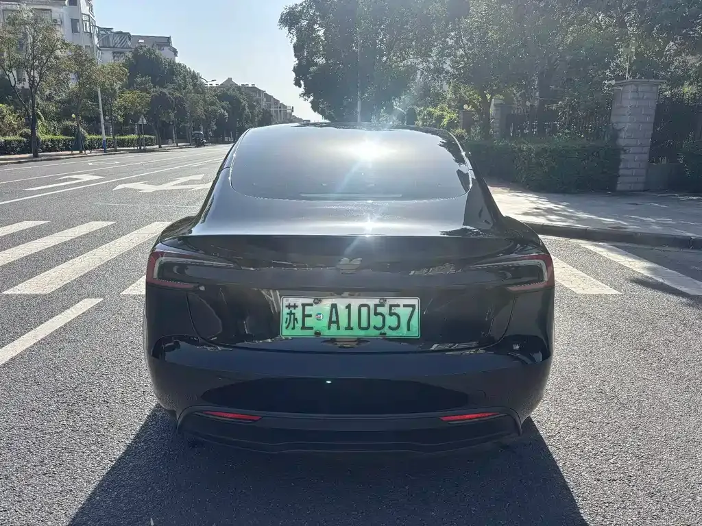 Tesla Model 3 — фото 4