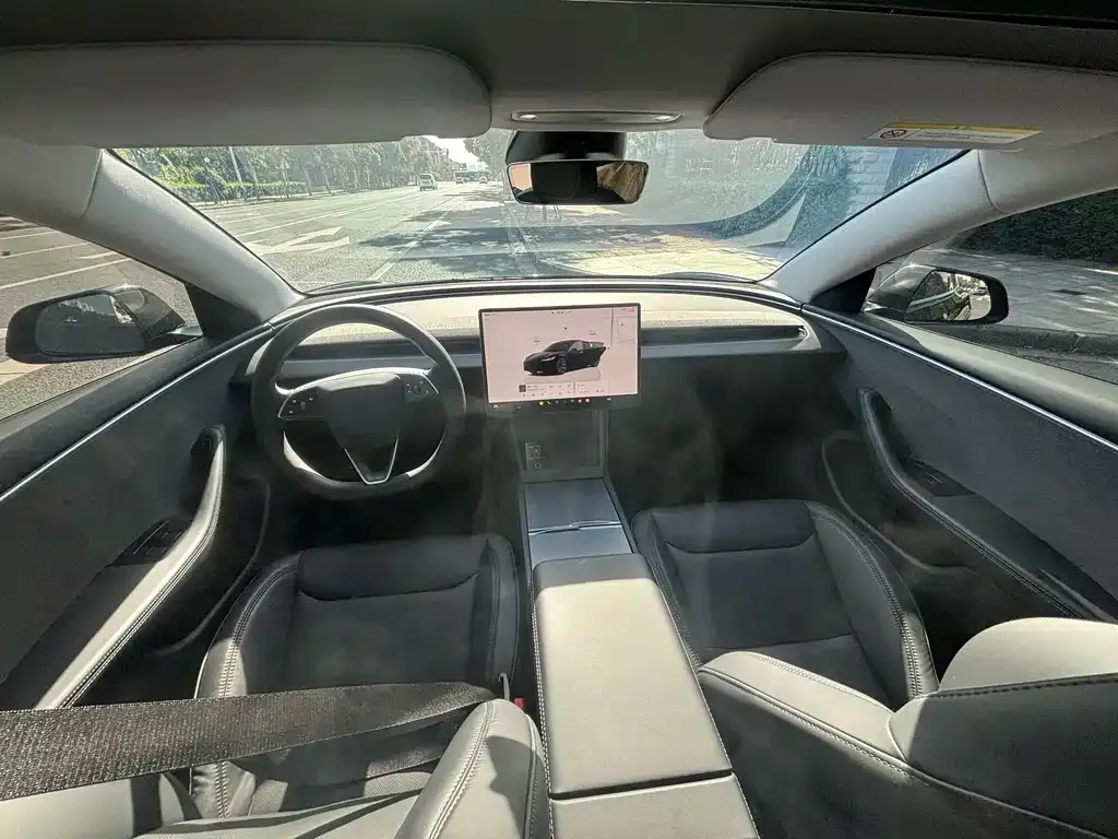 Tesla Model 3 — фото 5