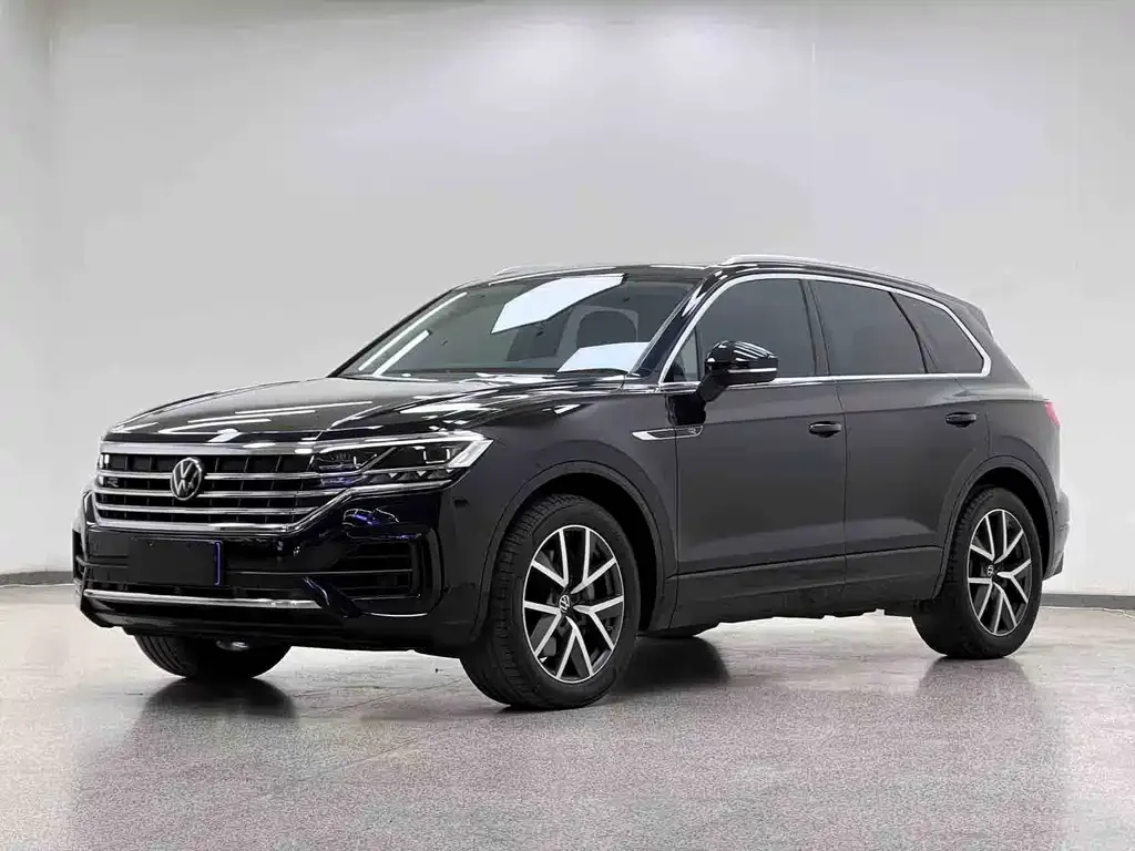 Volkswagen Touareg — фото 1