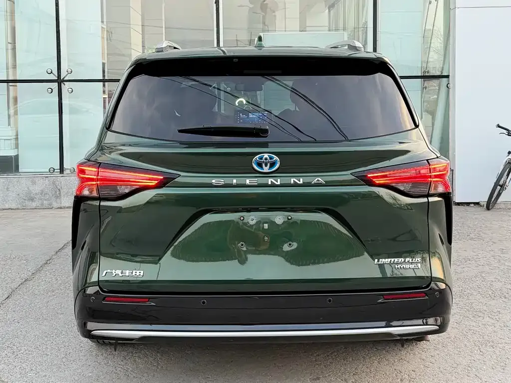 Toyota Sienna — фото 3