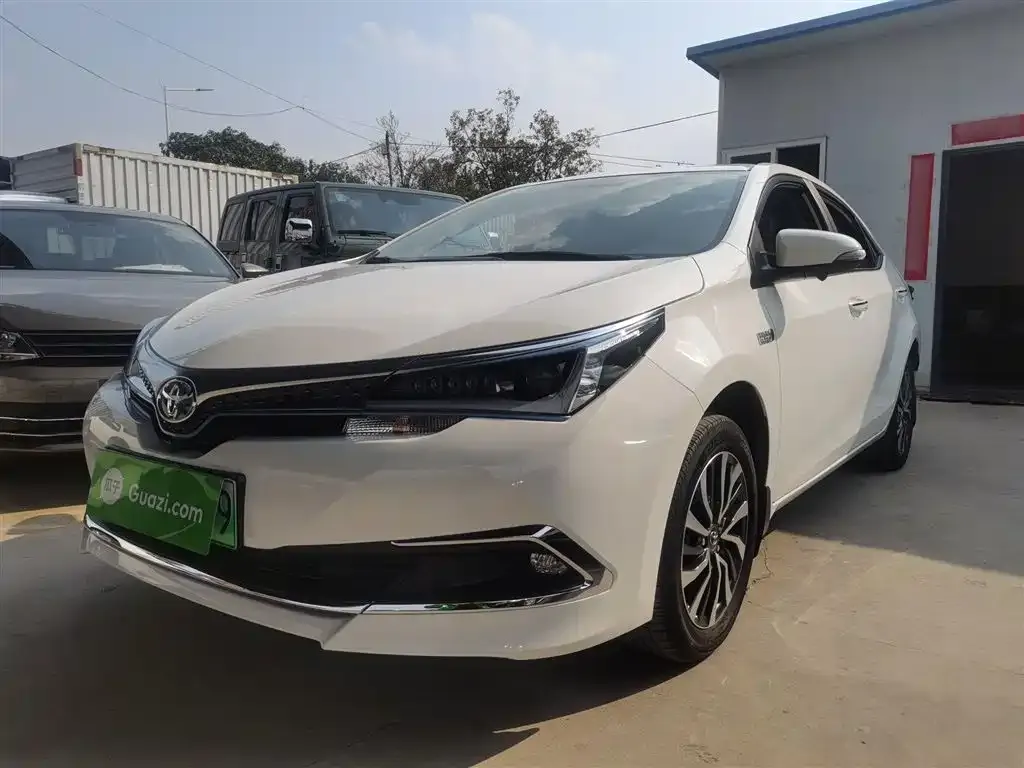 Toyota Corolla Hybrid — фото 1