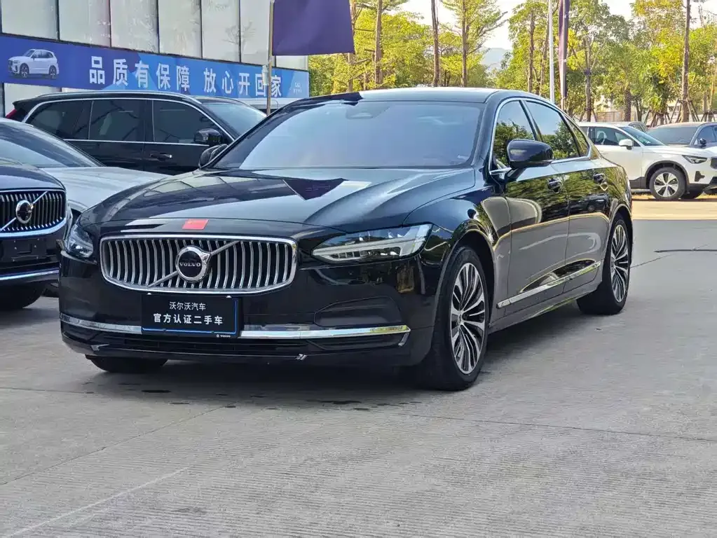 Volvo S90 — фото 1