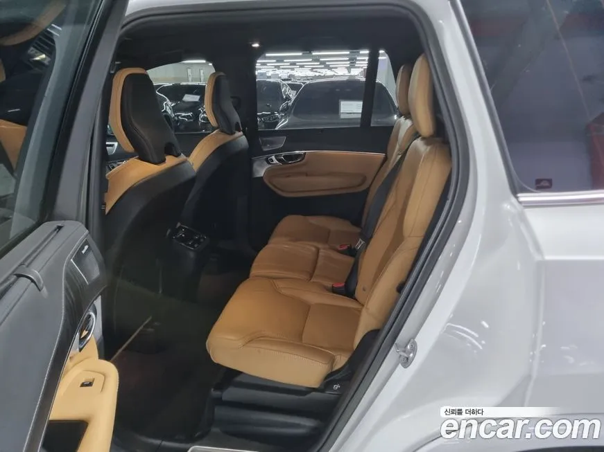 Volvo XC90 — фото 10