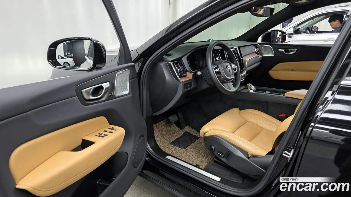 Volvo XC60 — фото 10