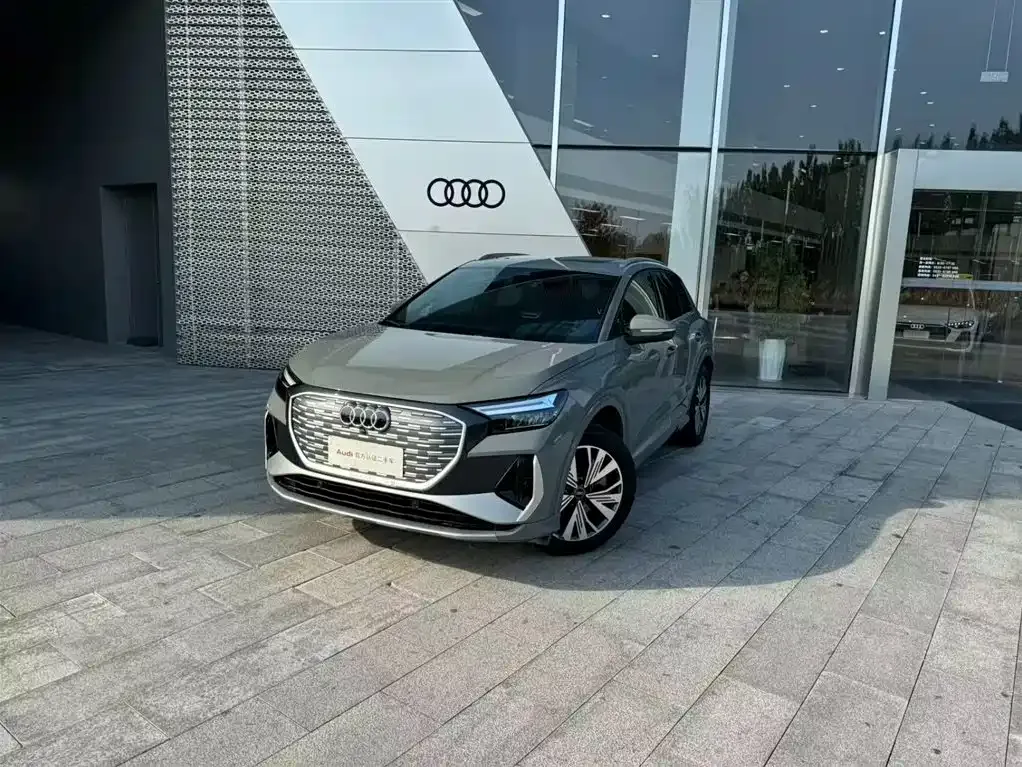 Audi Q4 e-tron — фото 1