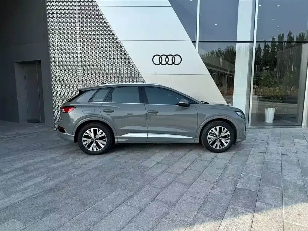 Audi Q4 e-tron — фото 3