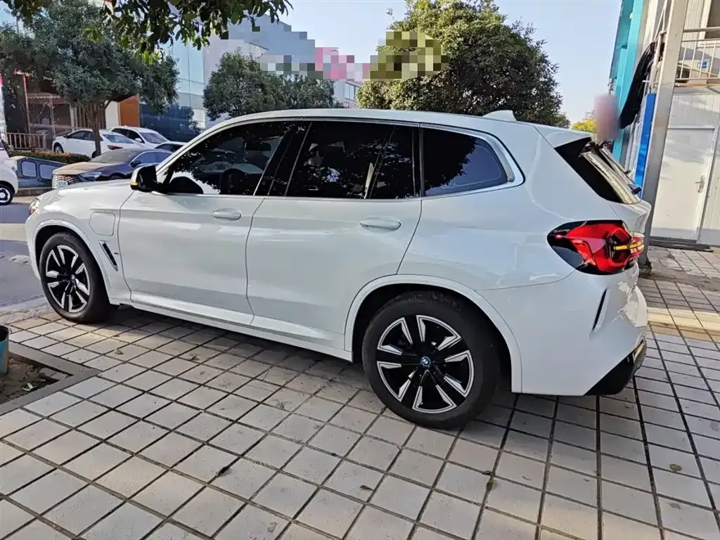 BMW iX3 — фото 5