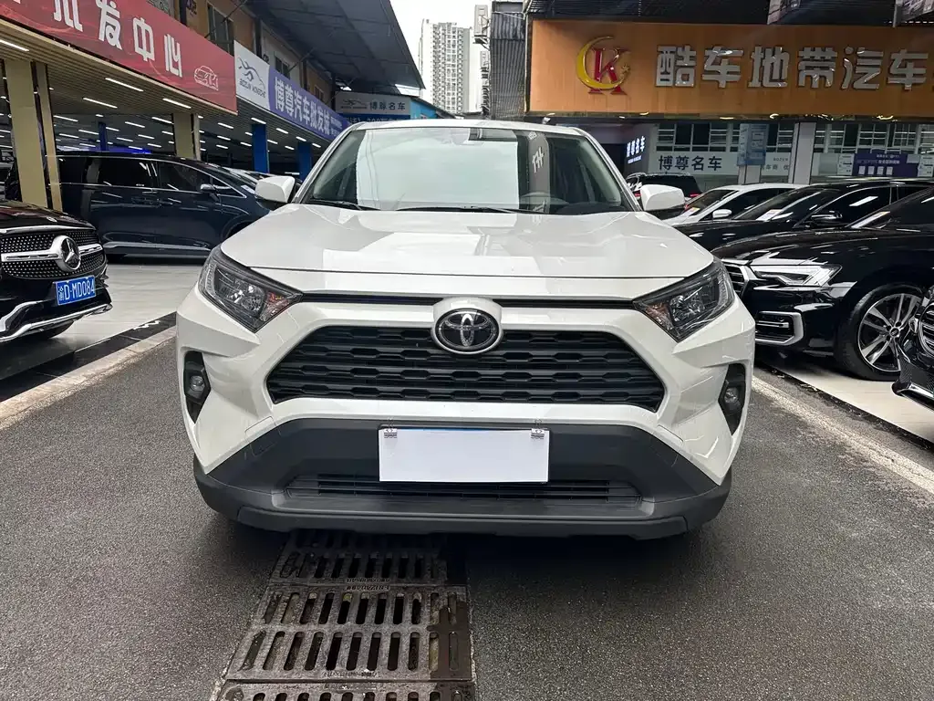 Toyota RAV4 — фото 2