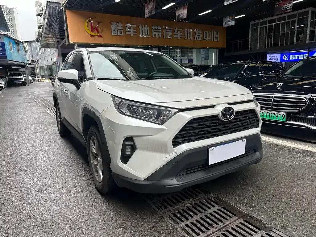 Toyota RAV4 — фото 3
