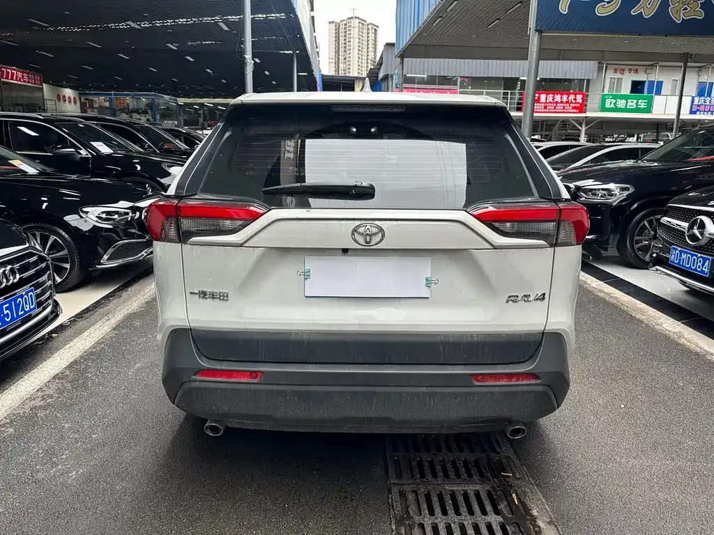 Toyota RAV4 — фото 5