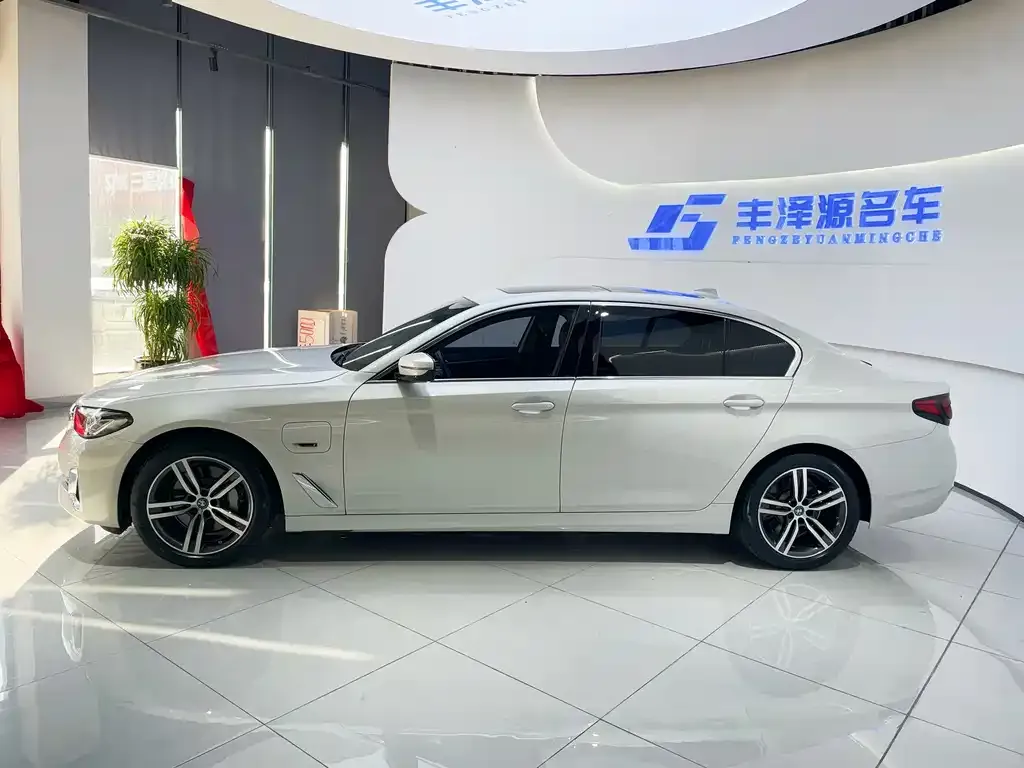 BMW 5 Series New Energy — фото 3
