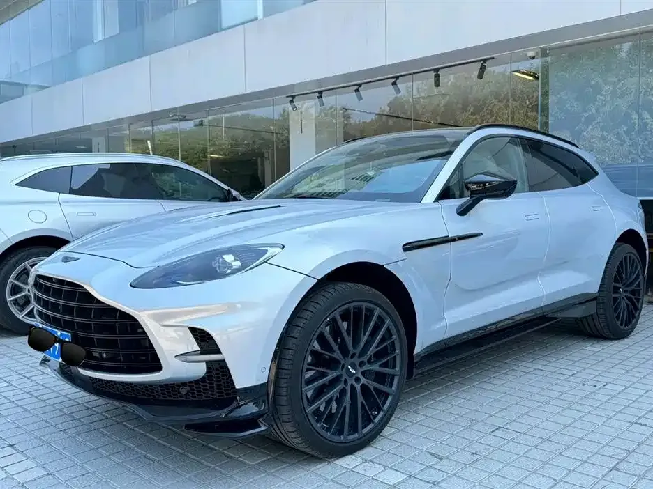 Aston Martin DBX — фото 1