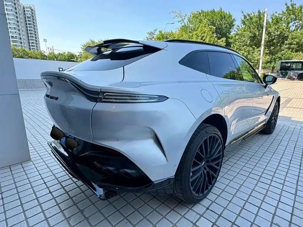 Aston Martin DBX — фото 3