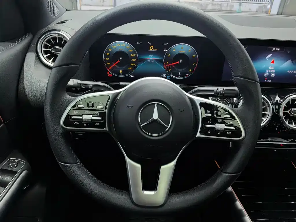 Mercedes-Benz GLA — фото 9