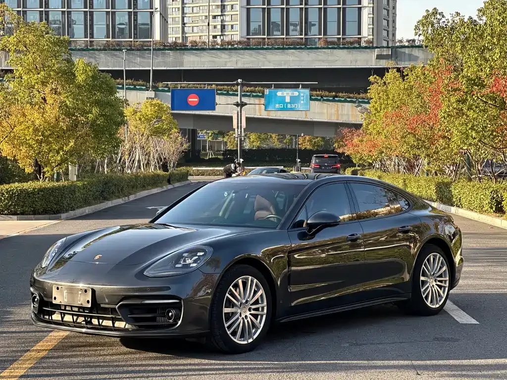 Porsche Panamera — фото 1