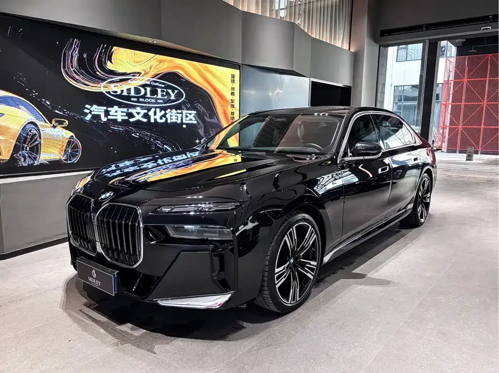 BMW 7 Series — фото 1