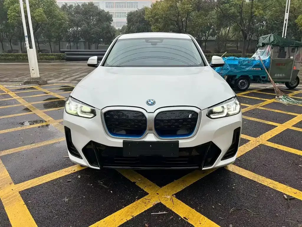 BMW iX3 — фото 1