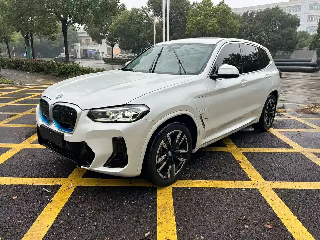 BMW iX3 — фото 2