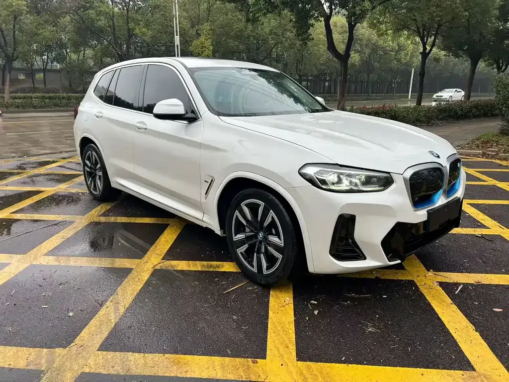 BMW iX3 — фото 3