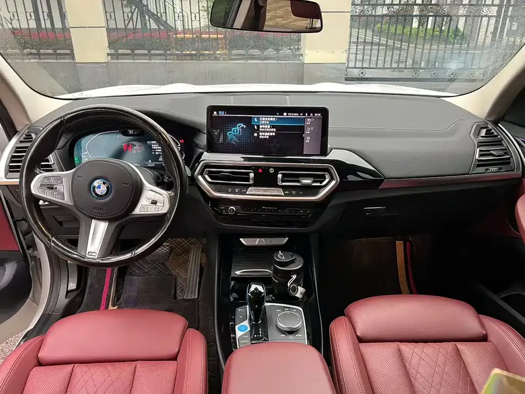 BMW iX3 — фото 8