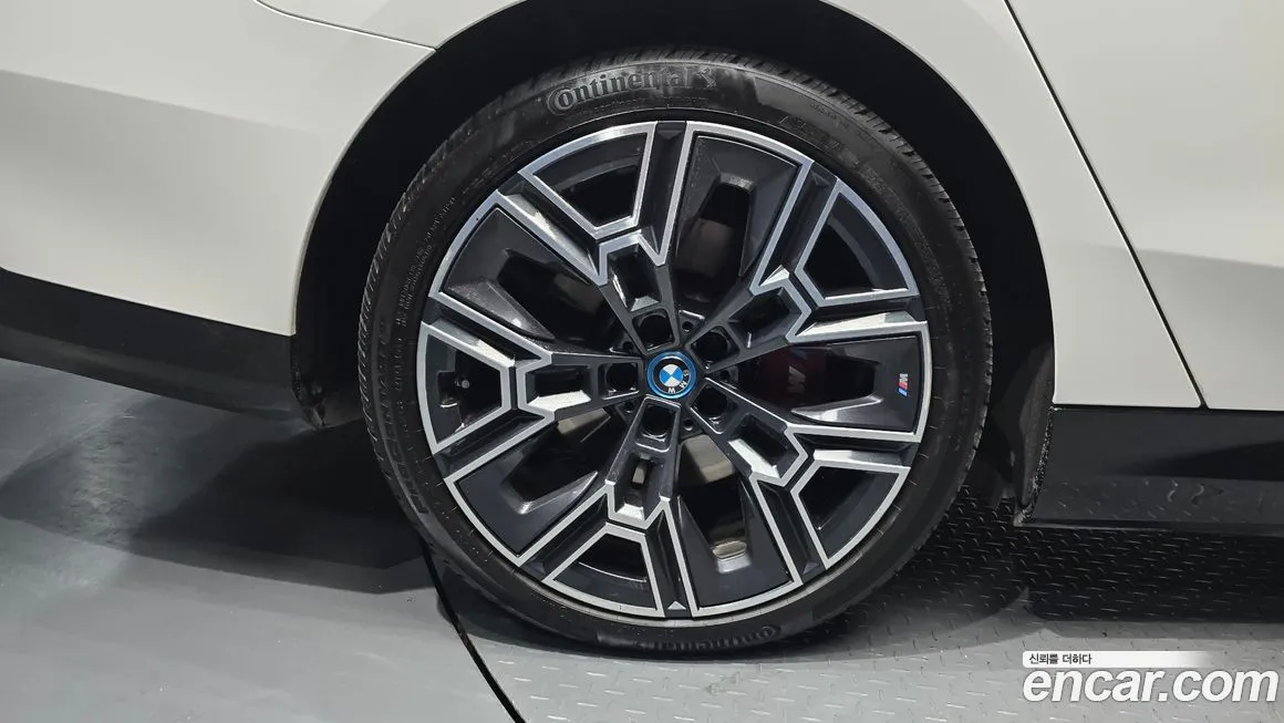 BMW i5 — фото 5