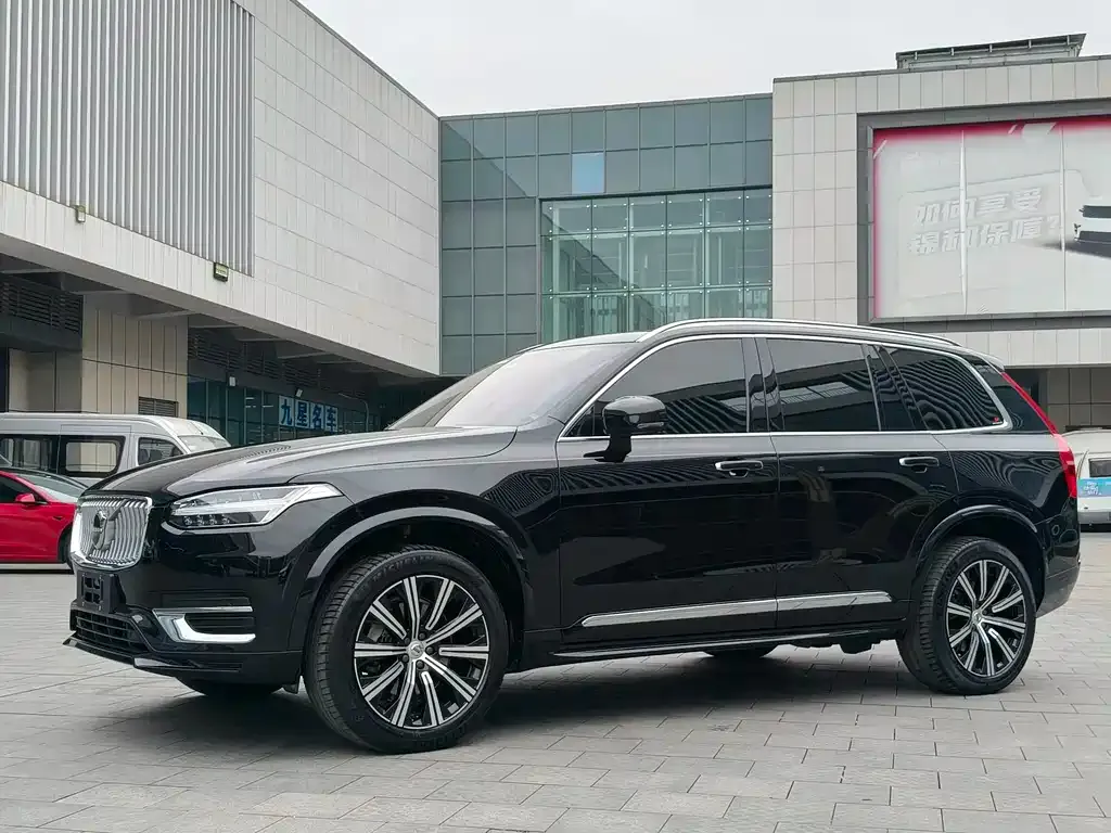Volvo XC90 — фото 1