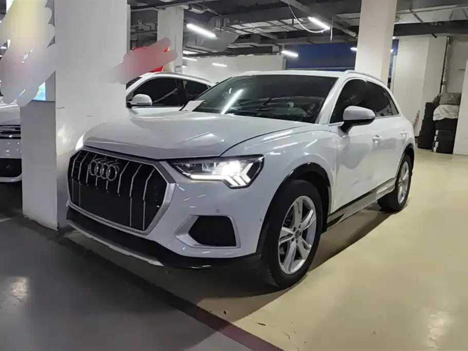 Audi Q3 — фото 1