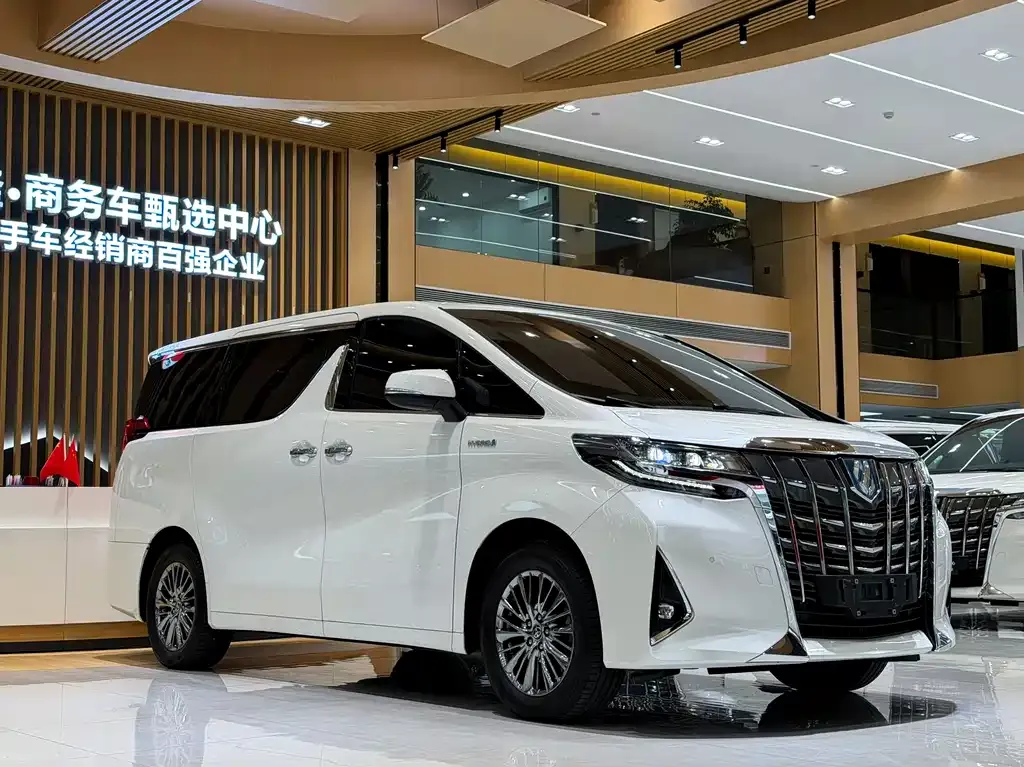 Toyota Alphard — фото 3