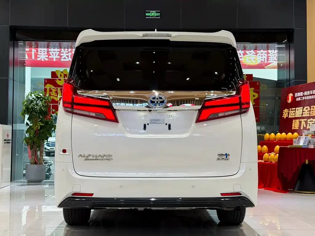 Toyota Alphard — фото 5