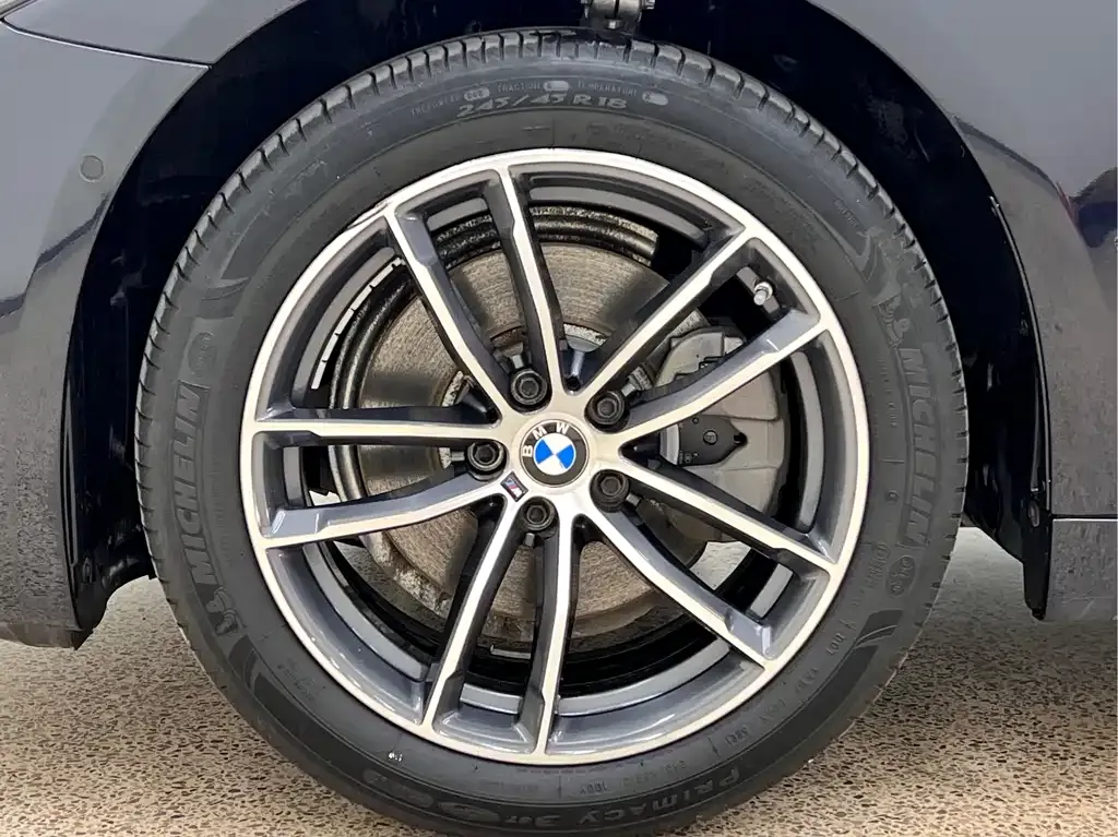 BMW 5 Series — фото 9