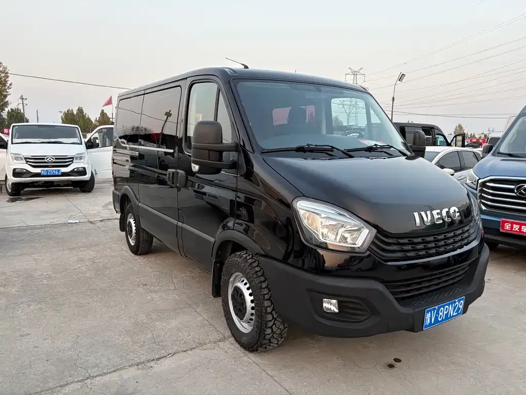 IVECO Ousheng — фото 2