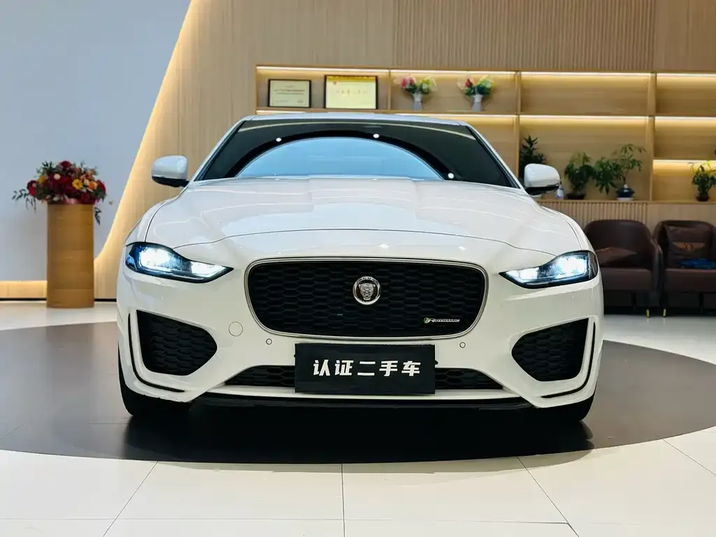 Jaguar XEL — фото 10