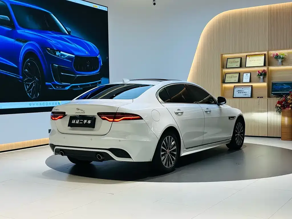 Jaguar XEL — фото 3