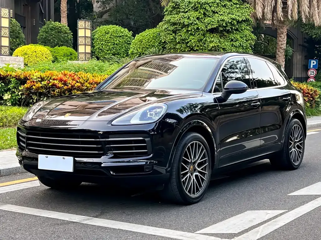 Porsche Cayenne — фото 1